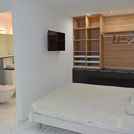 Windsor Apartment *